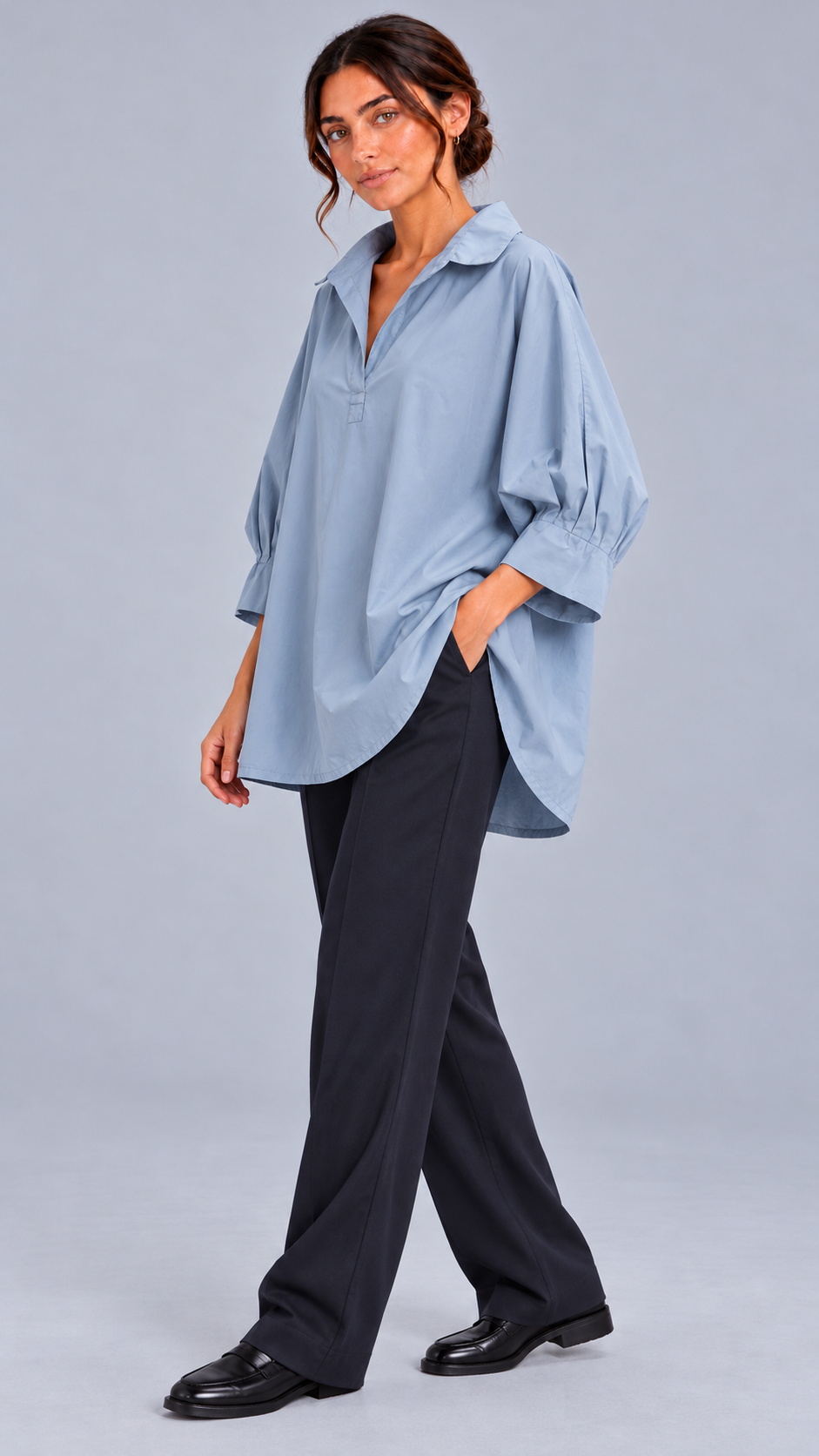 Blusa in azzurro polvere