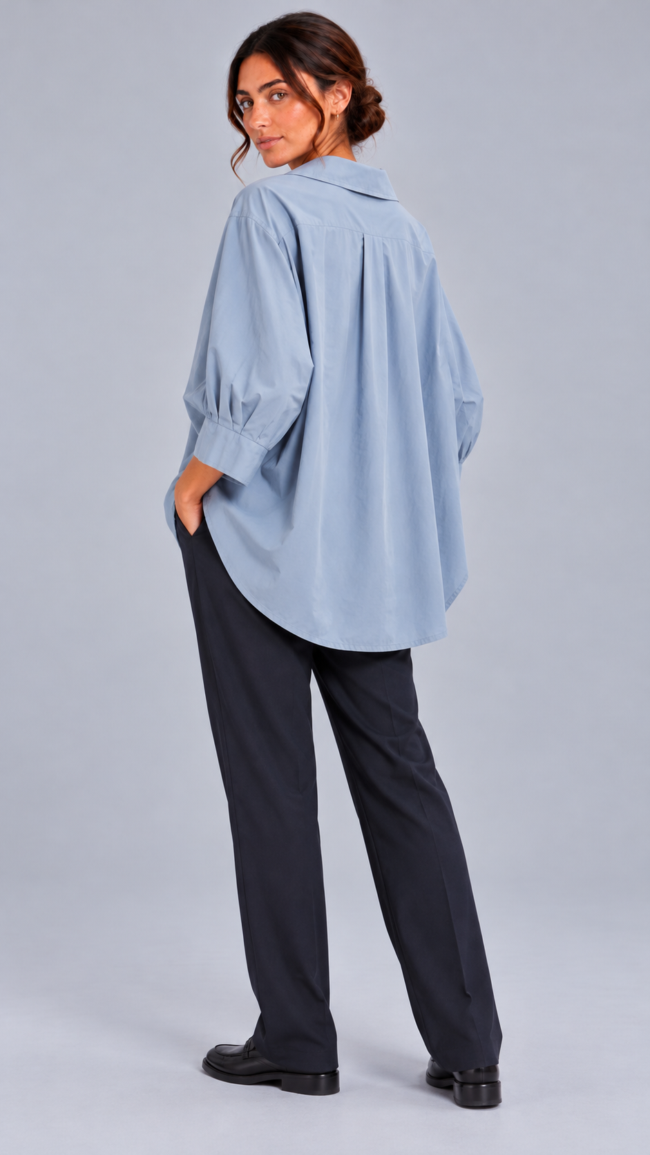 Blusa in azzurro polvere