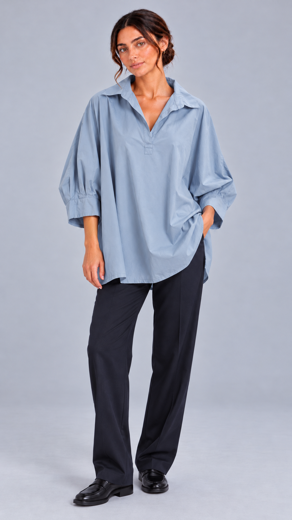 Blusa in azzurro polvere